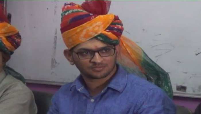 10वीं में फेल युवक ने क्रैक की सिविल सर्विसेज की परीक्षा, बना सबके लिए मिसाल 10वीं में फेल युवक ने क्रैक की सिविल सर्विसेज की परीक्षा, बना सबके लिए मिसाल