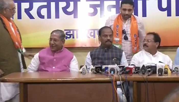 झारखंड: कांग्रेस-जेएमएम को बड़ा झटका, कई विधायक बीजेपी में हुए शामिल झारखंड: कांग्रेस-जेएमएम को बड़ा झटका, कई विधायक बीजेपी में हुए शामिल