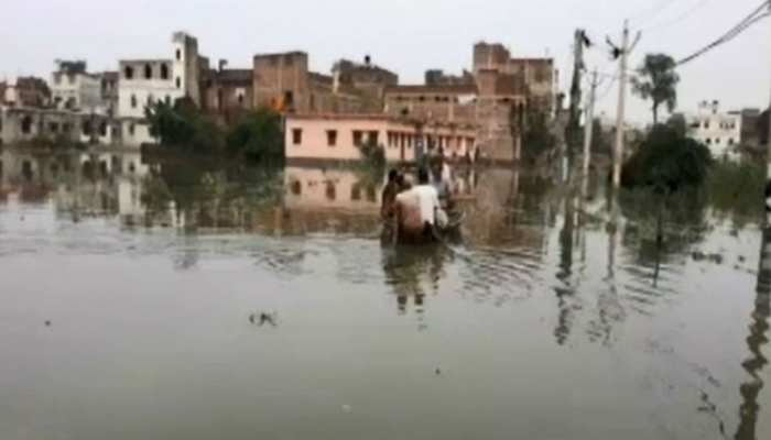 पटना: जलजमाव बना नासूर, दीपावली में भी बाजारों से रौनक गायब पटना: जलजमाव बना नासूर, दीपावली में भी बाजारों से रौनक गायब
