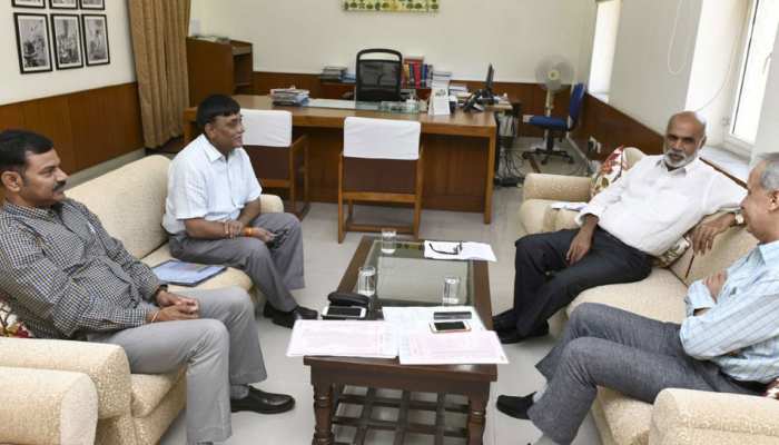 राजस्थान: चुनाव आयुक्त ने कानून व्यवस्था को लेकर गृह और पुलिस अधिकारियों से की बैठक राजस्थान: चुनाव आयुक्त ने कानून व्यवस्था को लेकर गृह और पुलिस अधिकारियों से की बैठक