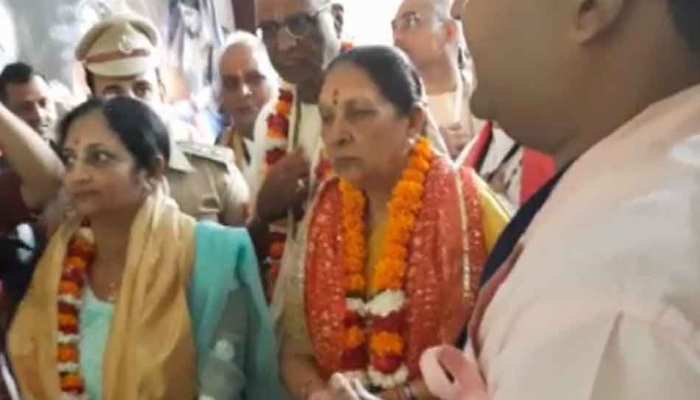 राज्यपाल आनंदीबेन पटेल पहुंची वृंदावन, चैतन्य महाप्रभु के चरण पादुका उत्सव में हुई शामिल राज्यपाल आनंदीबेन पटेल पहुंची वृंदावन, चैतन्य महाप्रभु के चरण पादुका उत्सव में हुई शामिल