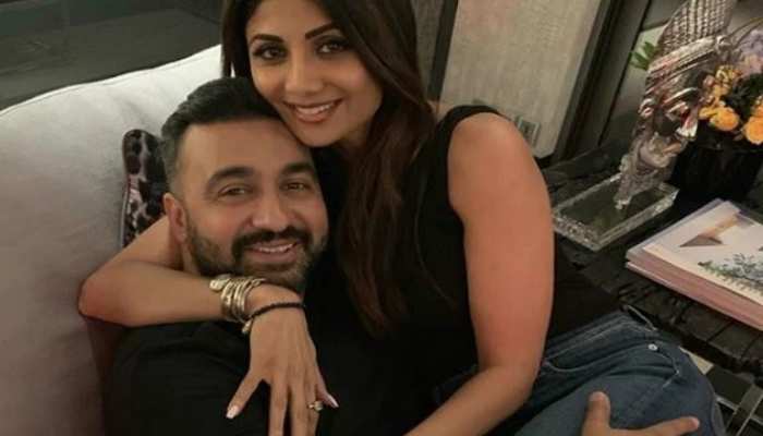 बॉलीवुड अभिनेत्री शिल्पा शेट्टी के पति पर अंडरवर्ल्ड से संबंध का शक, ईडी करेगी पूछताछ बॉलीवुड अभिनेत्री शिल्पा शेट्टी के पति पर अंडरवर्ल्ड से संबंध का शक, ईडी करेगी पूछताछ