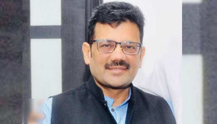 पंजाब BJP के पूर्व अध्यक्ष कमल शर्मा का निधन, 1 घंटे पहले ही दी थी दिवाली की बधाई पंजाब BJP के पूर्व अध्यक्ष कमल शर्मा का निधन, 1 घंटे पहले ही दी थी दिवाली की बधाई