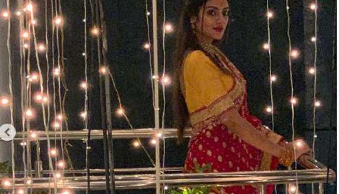 अपने दिवाली लुक से नुसरत ने सोशल मीडिया पर मचा दिया हंगामा अपने दिवाली लुक से नुसरत ने सोशल मीडिया पर मचा दिया हंगामा