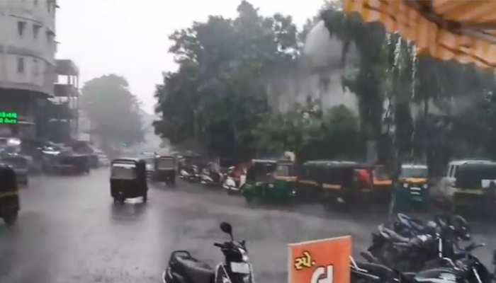 'क्यार' तूफान का असर, गुजरात के कई जिलों में भारी बारिश, फसलों को नुकसान 'क्यार' तूफान का असर, गुजरात के कई जिलों में भारी बारिश, फसलों को नुकसान