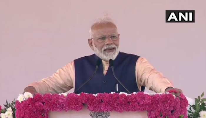 गुजरात- चाणक्य के बाद राष्ट्रीय एकता का काम सरदार पटेल ही कर पाए: PM मोदी गुजरात- चाणक्य के बाद राष्ट्रीय एकता का काम सरदार पटेल ही कर पाए: PM मोदी