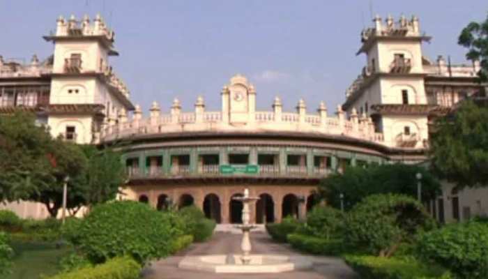 कभी इस महल में चलती थी विधानसभा, नक्काशियों पर आज भी है सोने की पॉलिश कभी इस महल में चलती थी विधानसभा, नक्काशियों पर आज भी है सोने की पॉलिश