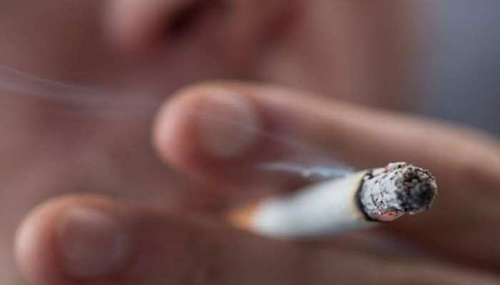 वाराणसी: यात्री ने फ्लाइट में अचानक जला दी सिगरेट, लोगों ने किया मना तो कर दिया बवाल वाराणसी: यात्री ने फ्लाइट में अचानक जला दी सिगरेट, लोगों ने किया मना तो कर दिया बवाल