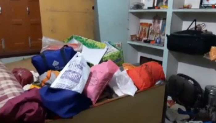 बिहार: जिला जज के आवास के सामने 3 मकानों में चोरी, छठ में घर गए थे लोग बिहार: जिला जज के आवास के सामने 3 मकानों में चोरी, छठ में घर गए थे लोग