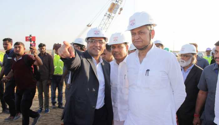 ashok gehlot reviews pachpadra refinery project in barmer | Barmer: सीएम  Gehlot ने किया ड्रीम प्रोजेक्ट का अवलोकन, कहा- जल्द बदलेगी मारवाड़ की  तस्वीर | Hindi News, प्रदेश