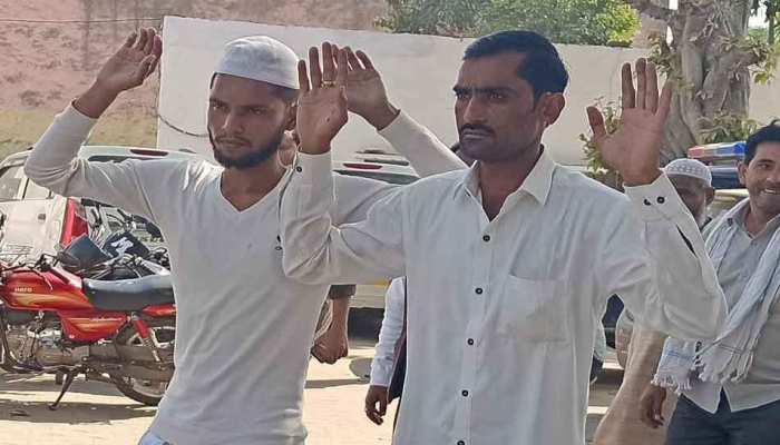 UP: हैंड्स अप कर सरेंडर करने थाने पहुंचा टॉप टेन बदमाश, कहा- मत मारना गोली UP: हैंड्स अप कर सरेंडर करने थाने पहुंचा टॉप टेन बदमाश, कहा- मत मारना गोली
