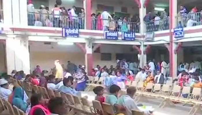 BHU में रेजिडेंट डॉक्टरों की हड़ताल का तीसरा दिन, इमरजेंसी सेवाएं बंद करने की चेतावनी BHU में रेजिडेंट डॉक्टरों की हड़ताल का तीसरा दिन, इमरजेंसी सेवाएं बंद करने की चेतावनी