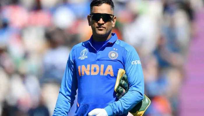 क्रिकेट से संन्यास लेने से पहले, कमेंट्री करते दिखेंगे Dhoni क्रिकेट से संन्यास लेने से पहले, कमेंट्री करते दिखेंगे Dhoni