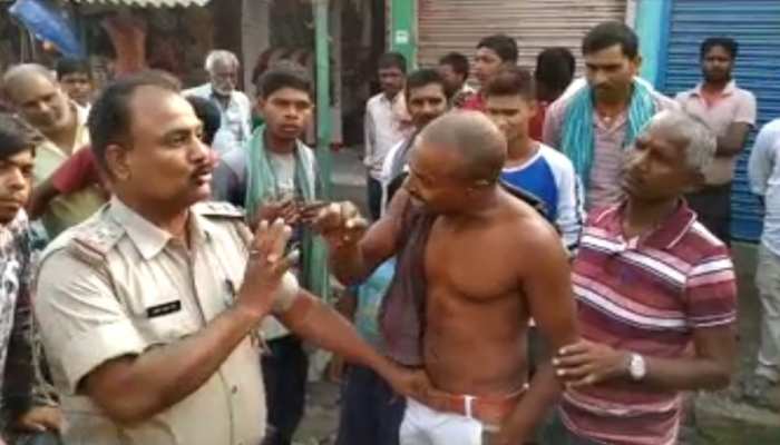 बिहार: जाम हटाने गये सब इंसपेक्टर की ऑटो चालक ने की पिटाई, पुलिस जीप में मारी टक्कर बिहार: जाम हटाने गये सब इंसपेक्टर की ऑटो चालक ने की पिटाई, पुलिस जीप में मारी टक्कर