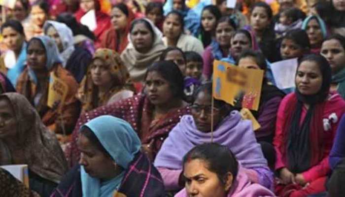 महिलाएं बोलीं हमें नहीं चाहिए 33% आरक्षण, क्योंकि फिर भी मारा जा रहा है हक, जानें क्या है विरोध महिलाएं बोलीं हमें नहीं चाहिए 33% आरक्षण, क्योंकि फिर भी मारा जा रहा है हक, जानें क्या है विरोध