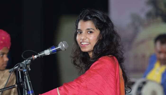 दरभंगा: अहिल्या महोत्सव का हुआ आगाज, पहले दिन मैथिली ठाकुर ने बांधा समा दरभंगा: अहिल्या महोत्सव का हुआ आगाज, पहले दिन मैथिली ठाकुर ने बांधा समा