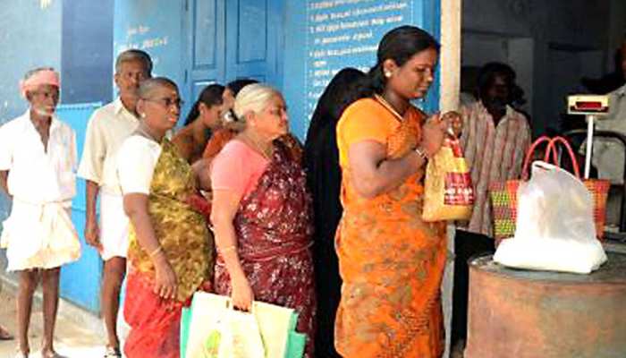 राजस्थान: खाद्य सुरक्षा योजना का उड़ा मखौल, उदयपुर में 3800 लोगों को किया सूची से आउट राजस्थान: खाद्य सुरक्षा योजना का उड़ा मखौल, उदयपुर में 3800 लोगों को किया सूची से आउट
