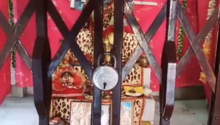 चूरू: यहां भगवान खुद ही ताले में कैद, कर रहे अपनी रिहाई का इंतजार चूरू: यहां भगवान खुद ही ताले में कैद, कर रहे अपनी रिहाई का इंतजार