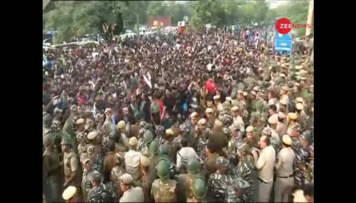 Massive protest by students on convocation day over Fee Hike