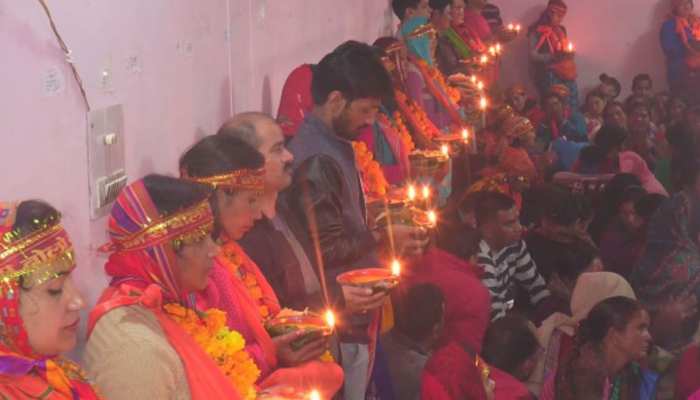 उत्तराखंड: इस कारण प्रसिद्ध है कमलेश्वर महादेव मंदिर, देश-विदेश से अनुष्ठान करने आते हैं लोग उत्तराखंड: इस कारण प्रसिद्ध है कमलेश्वर महादेव मंदिर, देश-विदेश से अनुष्ठान करने आते हैं लोग