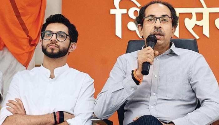 कुर्सी के मोह में कुछ भी करने के लिए तैयार हैं उद्धव ठाकरे, इन दो कदमों से पता चलता है कुर्सी के मोह में कुछ भी करने के लिए तैयार हैं उद्धव ठाकरे, इन दो कदमों से पता चलता है