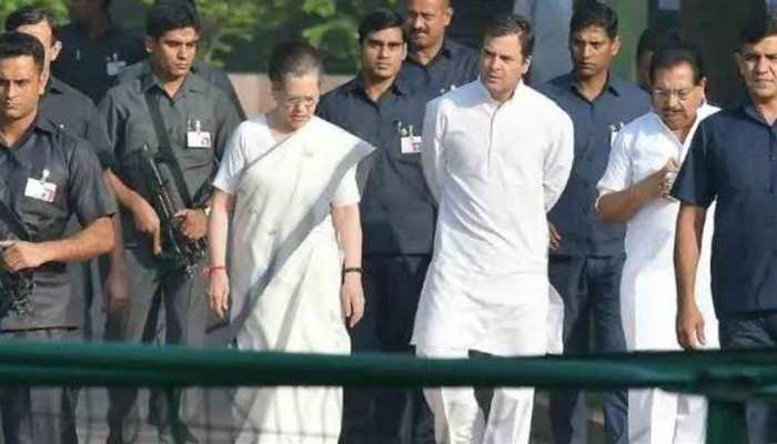 गांधी परिवार की SPG सुरक्षा हटाने के खिलाफ ग्वालियर हाईकोर्ट में दायर हुई PIL गांधी परिवार की SPG सुरक्षा हटाने के खिलाफ ग्वालियर हाईकोर्ट में दायर हुई PIL