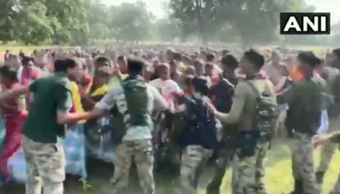 दंतेवाड़ा में पुलिस कैंप का विरोध, एसपी बोले- नक्सली बना रहे ग्रामीणों पर दबाव दंतेवाड़ा में पुलिस कैंप का विरोध, एसपी बोले- नक्सली बना रहे ग्रामीणों पर दबाव