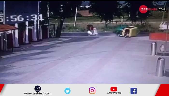 Video Such impaired balance of high speed auto scooty driver narrowly escaped