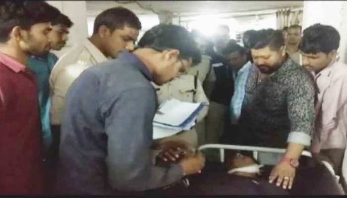 MP: जब चाय को लेकर भिड़ गए लोग, जमकर बरसे लात-घूंसे, मारपीट में घायल हो गए आधा दर्जन लोग MP: जब चाय को लेकर भिड़ गए लोग, जमकर बरसे लात-घूंसे, मारपीट में घायल हो गए आधा दर्जन लोग