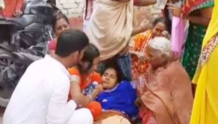 पटना: 72 घंटों के बाद भी गंगा से नहीं बरामद हुआ रोहित का शव, परिजनों ने किया हंगामा पटना: 72 घंटों के बाद भी गंगा से नहीं बरामद हुआ रोहित का शव, परिजनों ने किया हंगामा