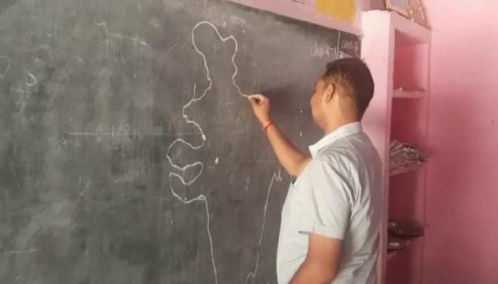 सीतापुर: अचानक से SDM पहुंचे प्राइमरी स्कूल, किया ऐसा काम, लोग बोल पड़े- वाह..वाह सीतापुर: अचानक से SDM पहुंचे प्राइमरी स्कूल, किया ऐसा काम, लोग बोल पड़े- वाह..वाह