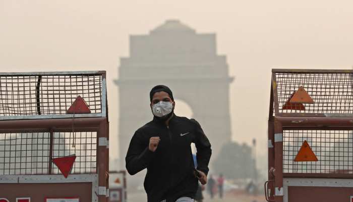 दिल्ली-NCR में हालात और ज्यादा खराब, वायु प्रदूषण खतरनाक स्तर पर, विजिबिलिटी 400 मीटर दिल्ली-NCR में हालात और ज्यादा खराब, वायु प्रदूषण खतरनाक स्तर पर, विजिबिलिटी 400 मीटर