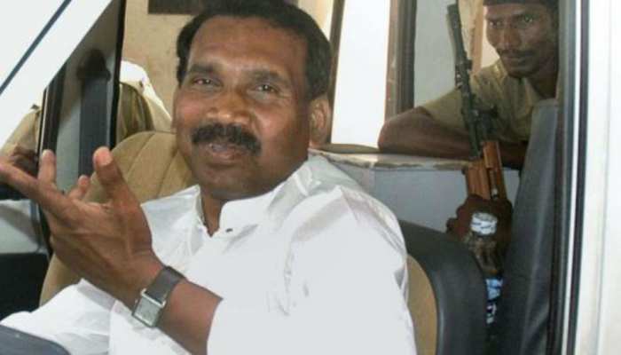 झारखंड: पूर्व सीएम मधु कोड़ा नहीं लड़ पाएंगे चुनाव, SC ने कहा- एक साल बची हुई है अयोग्यता झारखंड: पूर्व सीएम मधु कोड़ा नहीं लड़ पाएंगे चुनाव, SC ने कहा- एक साल बची हुई है अयोग्यता