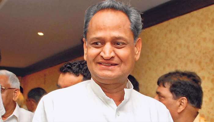 बंद होने की कगार पर थे राजस्थान के मदरसे, अशोक गहलोत ने दी 188 लाख की सहायता राशि बंद होने की कगार पर थे राजस्थान के मदरसे, अशोक गहलोत ने दी 188 लाख की सहायता राशि