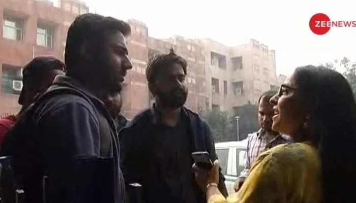 JNU कैंपस में Zee News की टीम के साथ हुए बुरे बर्ताव की ABVP ने की निंदा JNU कैंपस में Zee News की टीम के साथ हुए बुरे बर्ताव की ABVP ने की निंदा