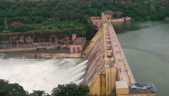 राजस्थान: राणा प्रताप सागर बांध पर 20 घंटे से बर्बाद हो रहा पानी, प्रशासन बेखबर राजस्थान: राणा प्रताप सागर बांध पर 20 घंटे से बर्बाद हो रहा पानी, प्रशासन बेखबर