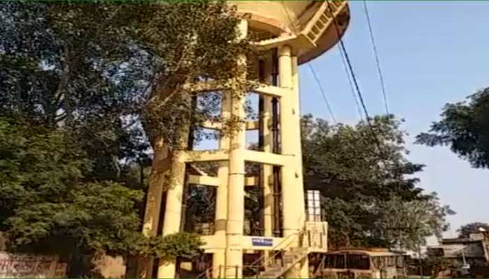 करौली: 2 साल से नहीं हुई पानी की टंकियों की सफाई, दूषित पेयजल पीने को मजबूर शहरवासी करौली: 2 साल से नहीं हुई पानी की टंकियों की सफाई, दूषित पेयजल पीने को मजबूर शहरवासी