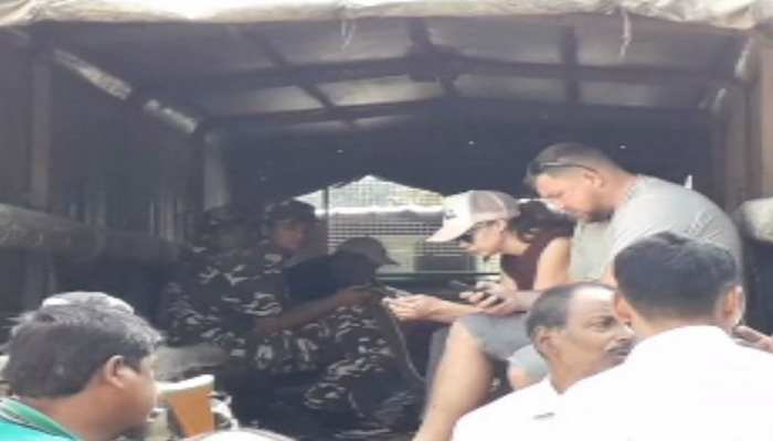 किशनगंज: 5 विदेशी नागरिक इंडो-नेपाल सीमा पर हुए गिरफ्तार, पुलिस की दिखी बड़ी लापरवाही किशनगंज: 5 विदेशी नागरिक इंडो-नेपाल सीमा पर हुए गिरफ्तार, पुलिस की दिखी बड़ी लापरवाही
