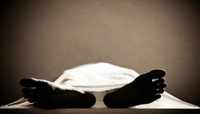 लखीसराय: करंट लगने से युवक की हुई मौत, आक्रोशित ग्रामीणों ने शव रख सड़क पर किया हंगामा लखीसराय: करंट लगने से युवक की हुई मौत, आक्रोशित ग्रामीणों ने शव रख सड़क पर किया हंगामा