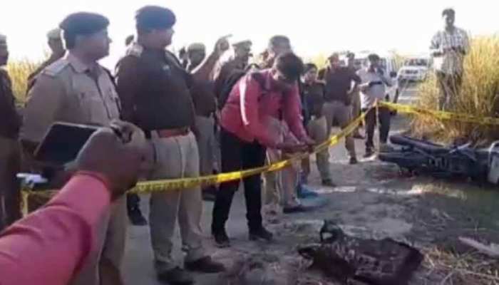 मऊ में बदमाशों ने कर दी पुलिस पर फायरिंग, मुठभेड़ में एक की मौत, एक फरार मऊ में बदमाशों ने कर दी पुलिस पर फायरिंग, मुठभेड़ में एक की मौत, एक फरार