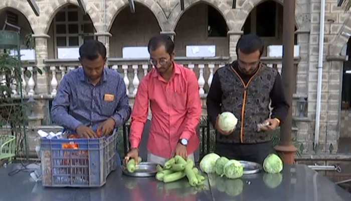 गुजरात: बेटियों की शादी में इस तरह मदद कर रहा युवाओं का यह ग्रुप, शुरू किया अनोखा प्रयोग गुजरात: बेटियों की शादी में इस तरह मदद कर रहा युवाओं का यह ग्रुप, शुरू किया अनोखा प्रयोग