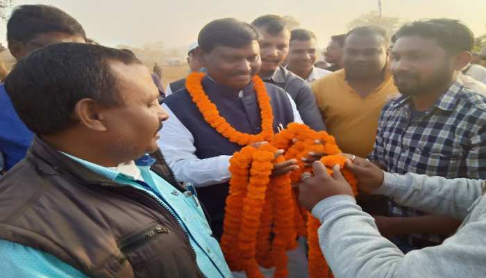 गुमला: अर्जुन मुंडा बोले- यह डबल इंजन की सरकार, आदिवासियों के विकास के लिए खड़ा हूं गुमला: अर्जुन मुंडा बोले- यह डबल इंजन की सरकार, आदिवासियों के विकास के लिए खड़ा हूं