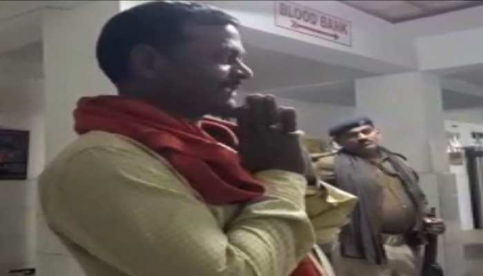 लखीसराय: शराबबंदी कानून को ठेंगा दिखा रहा नशेड़ी शिक्षक, पुलिस ने किया गिरफ्तार लखीसराय: शराबबंदी कानून को ठेंगा दिखा रहा नशेड़ी शिक्षक, पुलिस ने किया गिरफ्तार