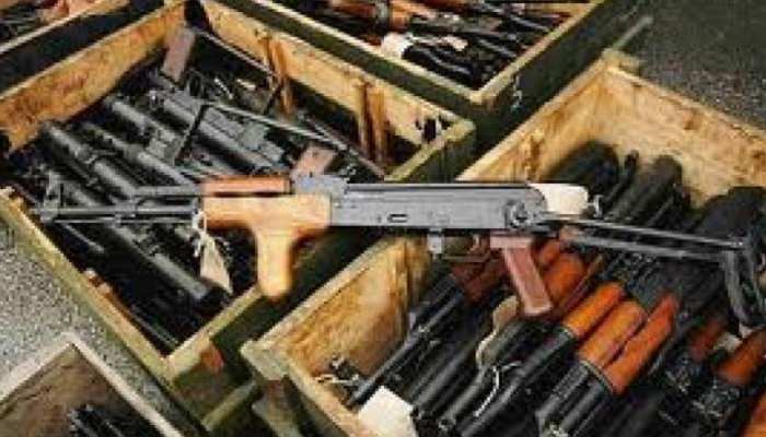 मुंगेर: हथियारों का जखीरा हुआ बरामद, पुलिस ने 4 तस्करों को किया गिरफ्तार मुंगेर: हथियारों का जखीरा हुआ बरामद, पुलिस ने 4 तस्करों को किया गिरफ्तार