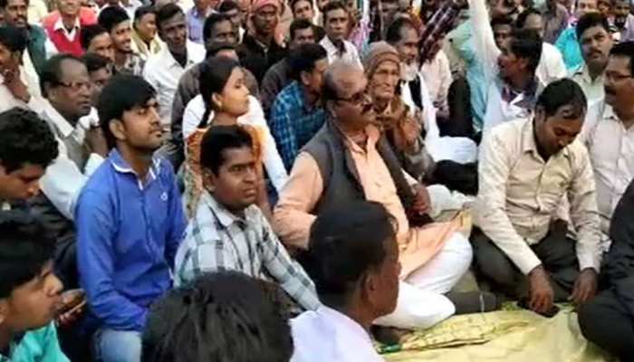 झारखंड: आजसू नेता माधव चंद्र ने दिखाई ताकत, कार्यक्रम मे BJP कार्यकर्ता भी हुए शामिल झारखंड: आजसू नेता माधव चंद्र ने दिखाई ताकत, कार्यक्रम मे BJP कार्यकर्ता भी हुए शामिल