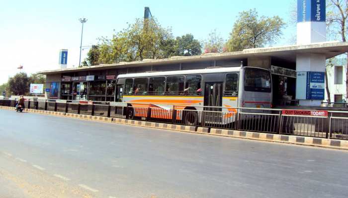 गुजरात की सड़कों पर BRTS बस का आतंक, 48 घंटे में 5 की मौत, एक घायल गुजरात की सड़कों पर BRTS बस का आतंक, 48 घंटे में 5 की मौत, एक घायल