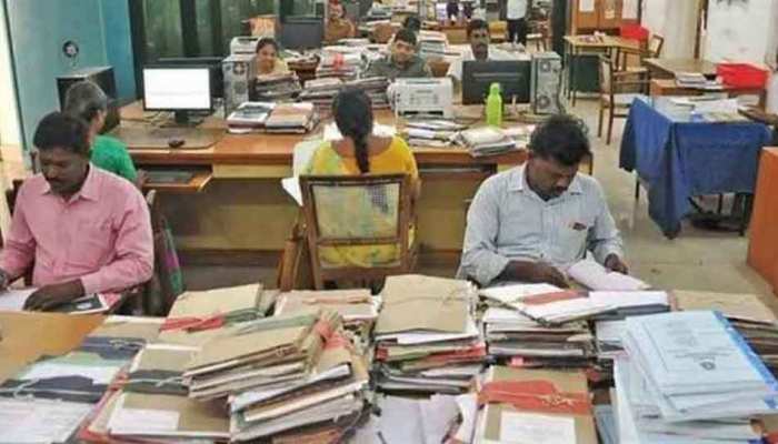 उत्तराखंड सरकार ने मांगी भ्रष्ट और लापरवाह सरकारी कर्मचारियों की लिस्ट, जानिए पूरा मामला उत्तराखंड सरकार ने मांगी भ्रष्ट और लापरवाह सरकारी कर्मचारियों की लिस्ट, जानिए पूरा मामला