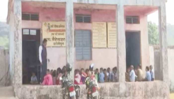 मध्य प्रदेश में सरकारी स्कूल बदहाल, 67,902 स्कूलों में आज भी नहीं है बिजली मध्य प्रदेश में सरकारी स्कूल बदहाल, 67,902 स्कूलों में आज भी नहीं है बिजली