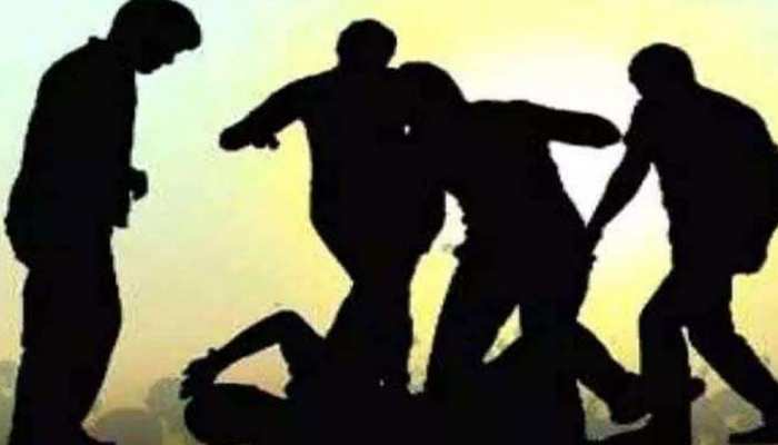 पश्चिम बंगाल: पशु चोरी के शक में दो लोगों की पीट-पीटकर हत्या, 13 आरोपी गिरफ्तार पश्चिम बंगाल: पशु चोरी के शक में दो लोगों की पीट-पीटकर हत्या, 13 आरोपी गिरफ्तार