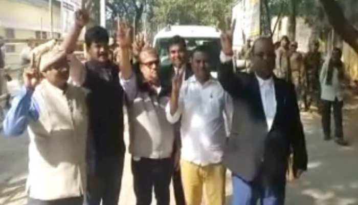 झारखंड चुनाव: कोडरमा में RJD प्रत्याशी का नामांकन पत्र स्वीकृत, BJP ने दर्ज की थी आपत्ती झारखंड चुनाव: कोडरमा में RJD प्रत्याशी का नामांकन पत्र स्वीकृत, BJP ने दर्ज की थी आपत्ती